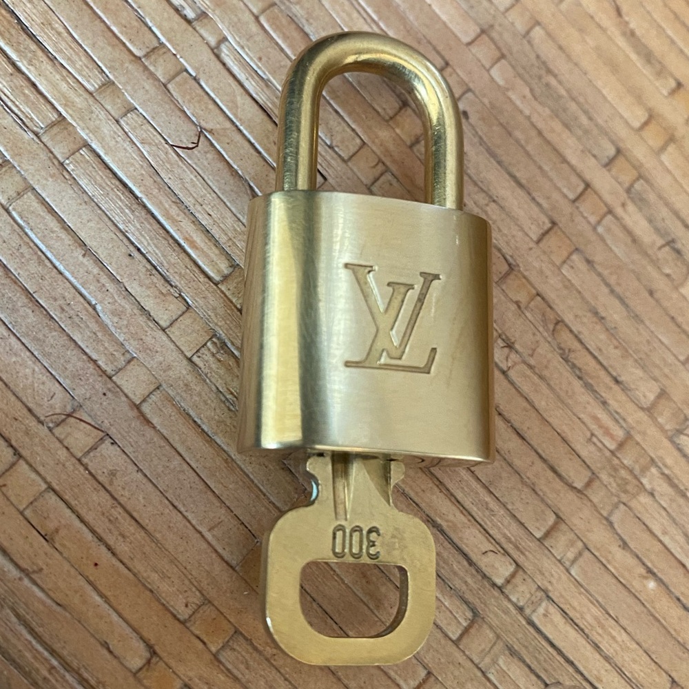 Beautiful Louis Vuitton Lock and Key - Picture 8 of 9